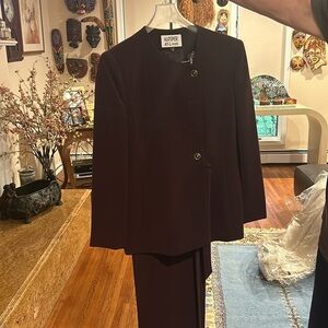 Brand new no tag’s dark purple pant suit